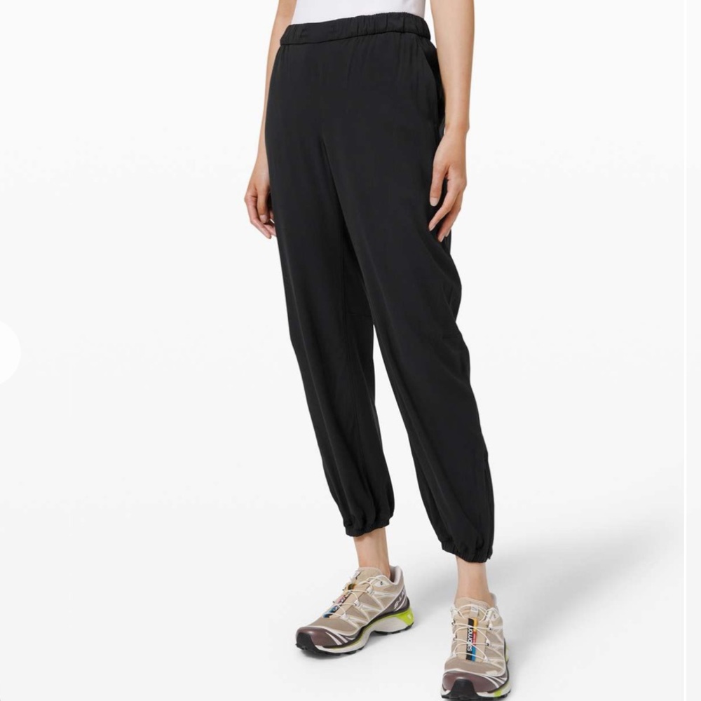 Lululemon Essential Affinity Mid Rise Jogger